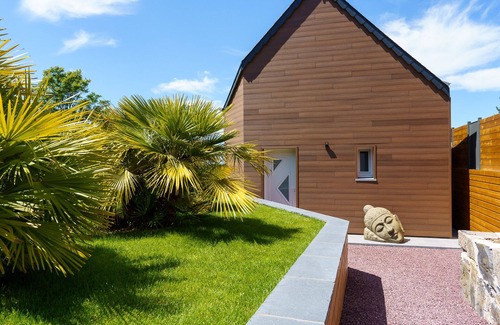 Siouville-Hague House | Sea view gîte with garden and terrace 300m from the beach and small shops