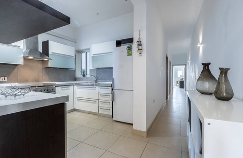 Għadira Apartment | Sea View Ground Floor Home