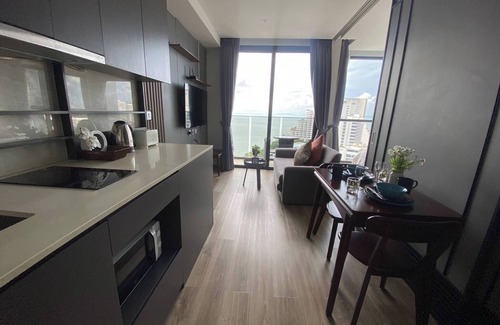 Pratumnak Hill Apartment | Sea View High Floor - Breathtaking Views