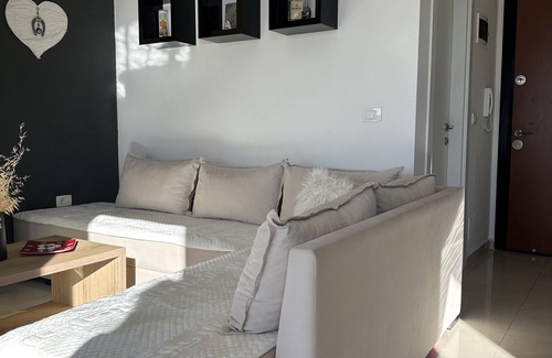 Kodrra Apartment | Sea view penthouse studio. Pet friendly!n2 min from the beach.