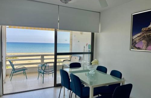 Larnaca Apartment | Sea View Suite in Makenzy