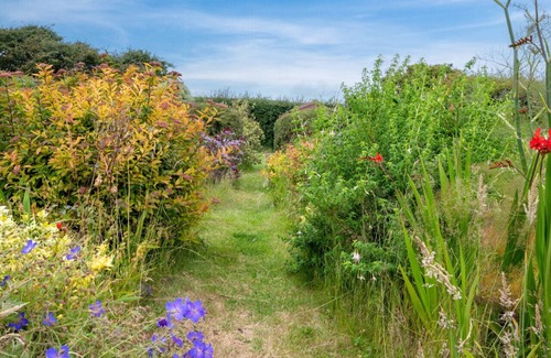 Crynant House | Sea View - Three Bedroom House, Sleeps 5