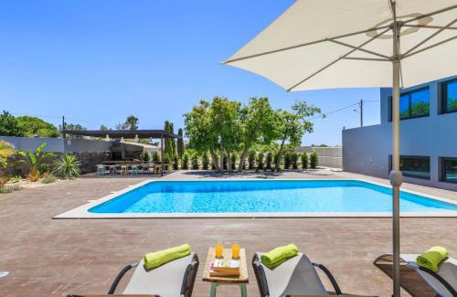 Olhao Villa | Sea-view villa in Quelfes + Shared pool