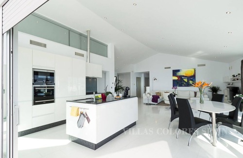 Salobrena Villa | Sea View Villa with Heated Pool and Wheelchair Accessible