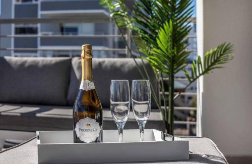 Sea Point Apartment | Sea Views 3 bed - The Fairmont - Sea Point BantryBay