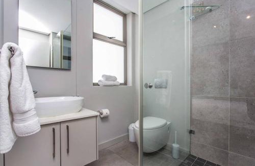 Sea Point Apartment | Sea Views 3 bed - The Fairmont - Sea Point BantryBay