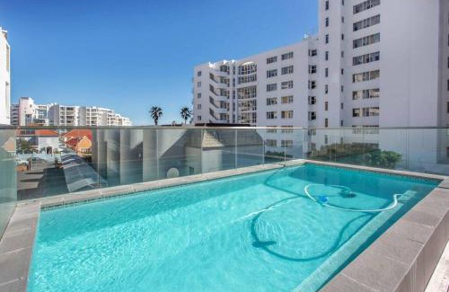 Sea Point Apartment | Sea Views 3 bed - The Fairmont - Sea Point BantryBay