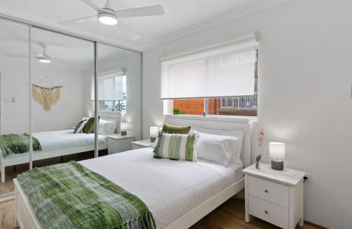 Wollongong CBD Apartment | Sea Vista Escape - A Charming Waterside Stay