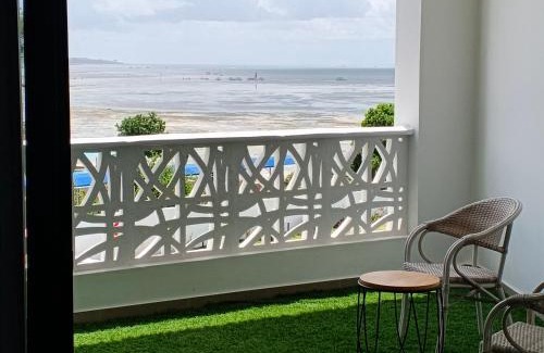 Manyimbo House | sea waves view nyali apartment
