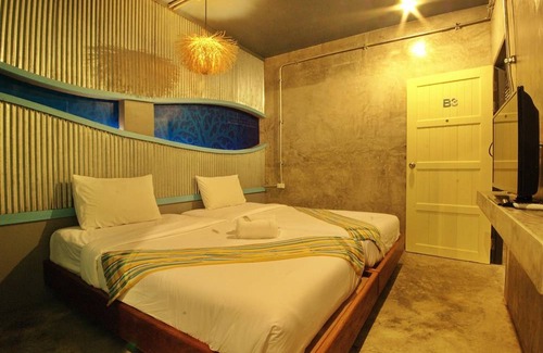 Khuekkhak Hostel | Seabox Khaolak Hostel