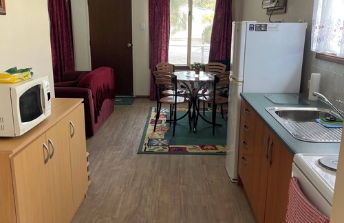 Warrenben House | Seabreeze Accommodation sleeps 4 minimum night stay