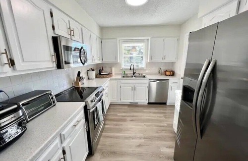 Kings Grant House | Seabreeze Away - Pool - Fire Pit - Close 2 Beach!