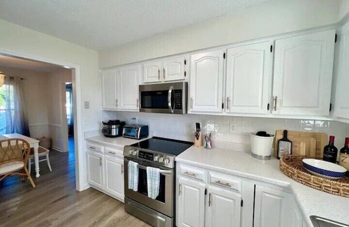 Kings Grant House | Seabreeze Away - Pool - Fire Pit - Close 2 Beach!