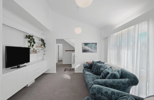 Bellarine Peninsula Apartment | SEABREEZE in Point Lonsdale