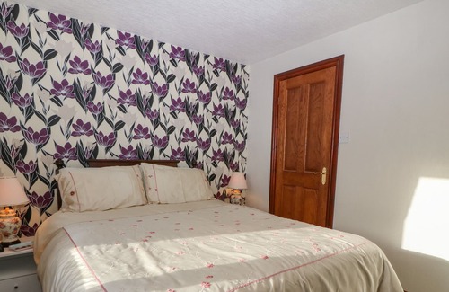 Morfa Bychan Cabin | SEABREEZE LODGE, family friendly, with a garden in Porthmadog