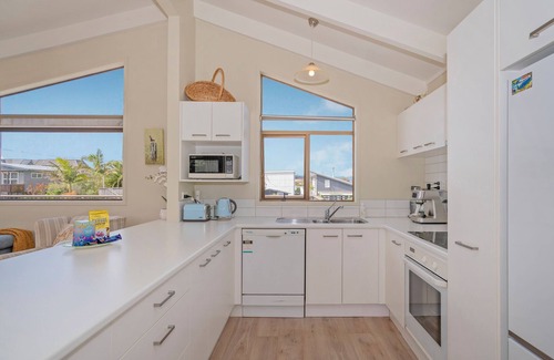 Whitianga House | Seabreeze on Cook - Whitianga Holiday Home