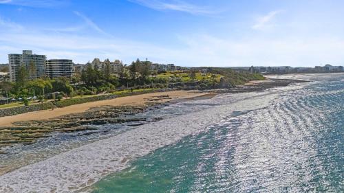 Mooloolaba Apartment | Seabreeze Stay - Moments from Mooloolaba Esplanade
