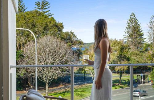 Mooloolaba Apartment | Seabreeze Stay - Moments from Mooloolaba Esplanade