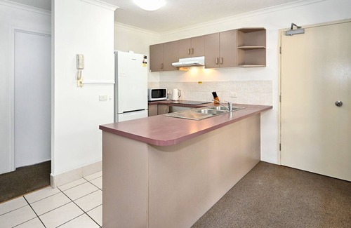 Caloundra Apartment | Seabreeze Stay Steps to the Beach with Pool Access Caloundra