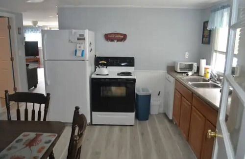 Seabrook House | Seabrook Beach 136b-Franklin St. 3 mins to Ocean, AC/WiFi BBQ Grills