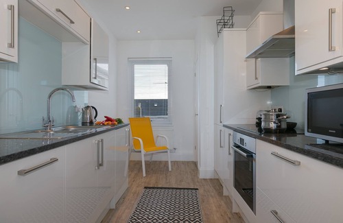 St Ives Apartment | SeaCrest 2 - Contemporary Apartment With Views over Porthmeor Beach – Sleeps 4 – Parking for One Car
