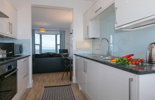 St Ives Apartment | SeaCrest 2 - Contemporary Apartment With Views over Porthmeor Beach – Sleeps 4 – Parking for One Car