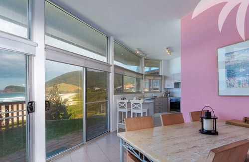 Boomerang Beach House | SeaCrest on Blueys Beach