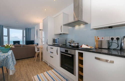 St Ives House | SeaCrest, St Ives - Sleeps 10 - Views - Parking for Two Cars