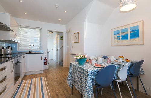 St Ives House | SeaCrest, St Ives - Sleeps 10 - Views - Parking for Two Cars