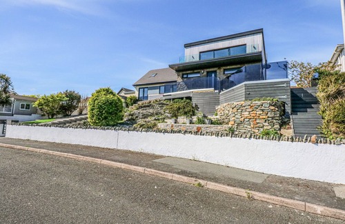 Holyhead Cottage | SEADDLER, pet friendly, with hot tub in Trearddur Bay