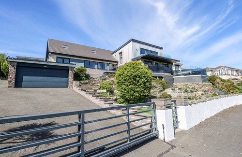 Holyhead Cottage | SEADDLER, pet friendly, with hot tub in Trearddur Bay