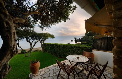 Parelia Villa | Seaduced Beachfront Villa by CorfuEscapes