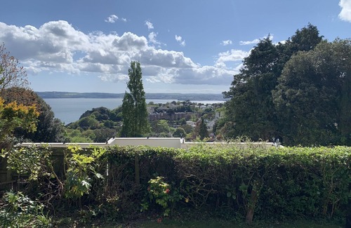 Torquay House | Seafacing villa in Torquay with 2 suites and a heated swimming pool