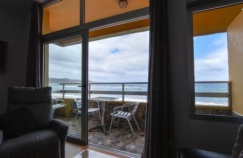Las Palmas de Gran Canaria Apartment | Seafront Terrace Home Las Canteras Beach - Wifi
