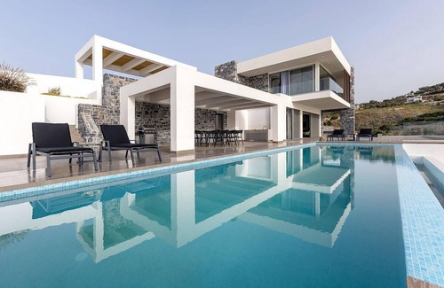 Agia Pelagia Villa | Seafront 5 bedroom villa with amazing views