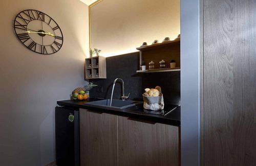 Hersonissos Centre Apartment | Seafront Apt Studio with Seaview, infinity pool, beachfront