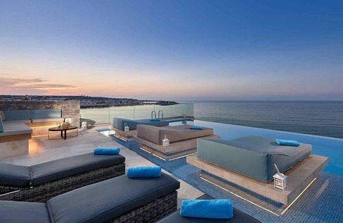Hersonissos Centre Apartment | Seafront Apt,central & quiet, infinity pool next to the sea