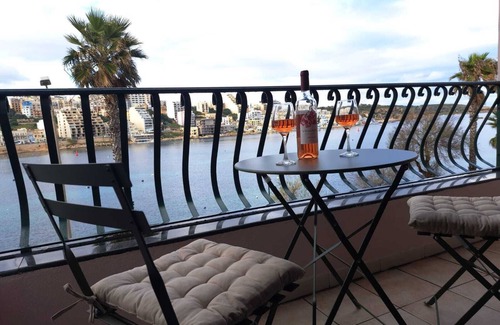 St. Paul's Bay Apartment | Seafront Apartment in St Paul's Bay