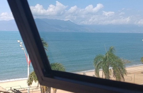 Martim de Sa Apartment | Seafront Apartment with Pool in Martim de Sá