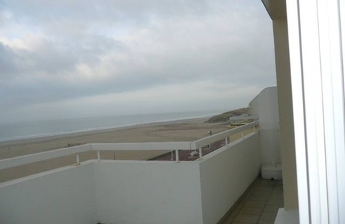 Berck-sur-Mer Apartment | Seafront Apartment with Terrace - 2 Bedrooms, Pets Allowed