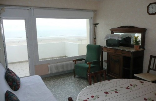 Berck-sur-Mer Apartment | Seafront Apartment with Terrace - 2 Bedrooms, Pets Allowed