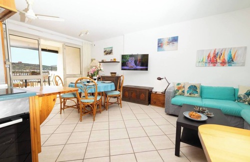 Għadira Apartment | Seafront apartment just steps from Mellieħa Bay, with stunning views of the bay and Red Tower. Enjoy spectacular sunsets, walk to nearby restaurants and amenities, and catch the bus right outside.