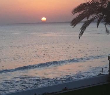 Pervolia House | SEAFRONT BEACH PARTY VILLA