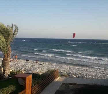 Pervolia House | SEAFRONT BEACH PARTY VILLA