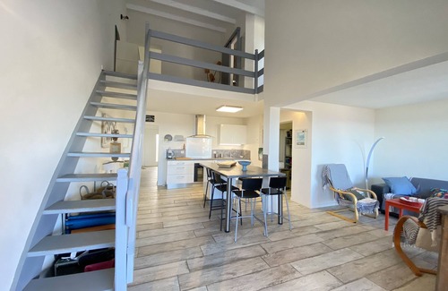 Saint-Pierre-la-Mer House | Seafront house