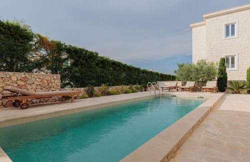 Dobropoljana Villa | Seafront Villa Adriatica with pool