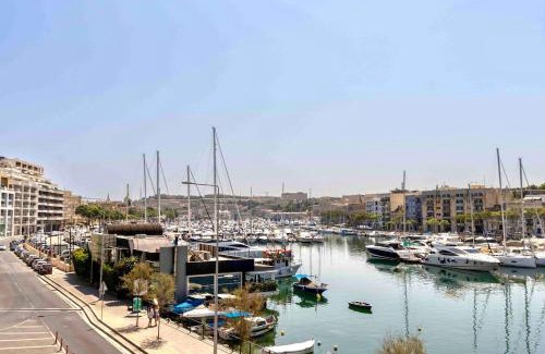 Msida Apartment | SeaFront YachtView VallettaView