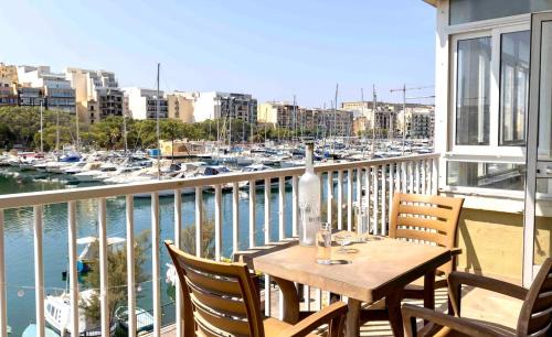 Msida Apartment | SeaFront YachtView VallettaView