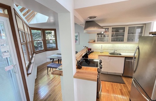 West Vancouver House | Seaglass House 1 - Spacious, Modern, Amazing Views