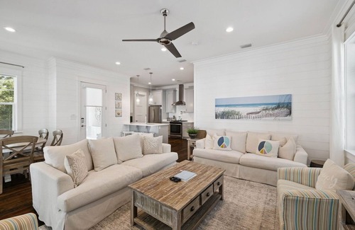Greenway Park House | Seagrove - 4 BR, Pool, walking distance to Greenway station